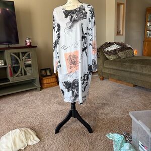 Queen Bandmate autographs Dress in White and Black with Peach Accent